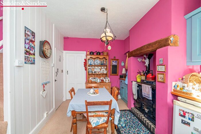 2 Bedroom Cottage For Sale In Bleachfield Street, Alcester, B49