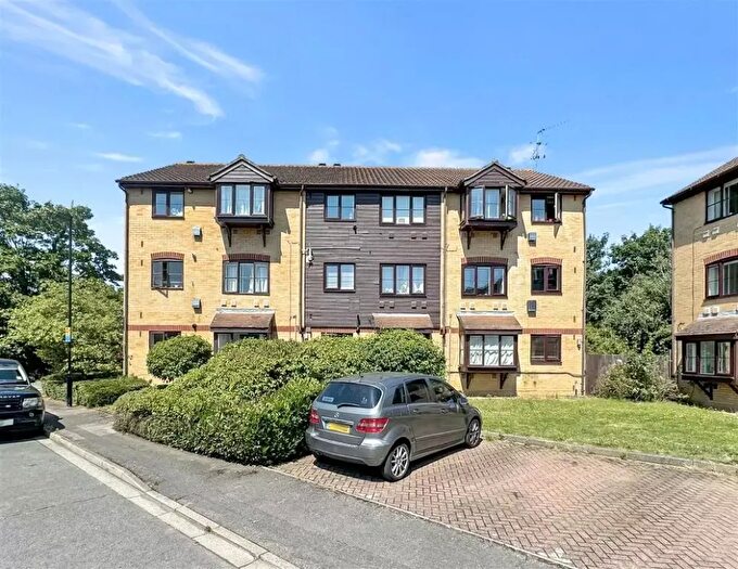 2 Bedroom Flat To Rent In Kilberry Close, Isleworth, TW7