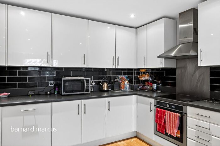 2 Bedroom Flat For Sale In Chapter Way, London, SW19