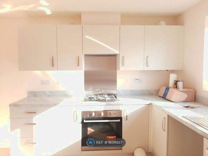 3 Bedroom Semi-Detached House To Rent In Salford, Salford, M6