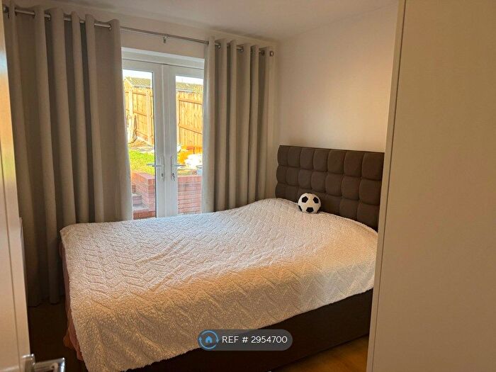 3 Bedroom Bungalow To Rent In Redland Drive, Northampton, NN2