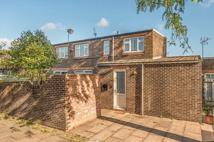 3 Bedroom End Of Terrace House For Sale In Deventer Crescent, East Dulwich, SE22