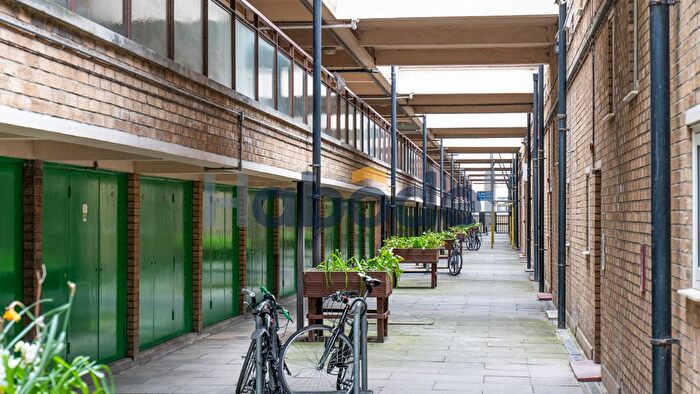 1 Bedroom Flat To Rent In Kedleston Walk, Bethnall Green, London, E2