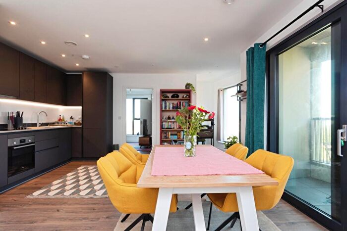 2 Bedroom Flat For Sale In Dipper Drive, London, E3