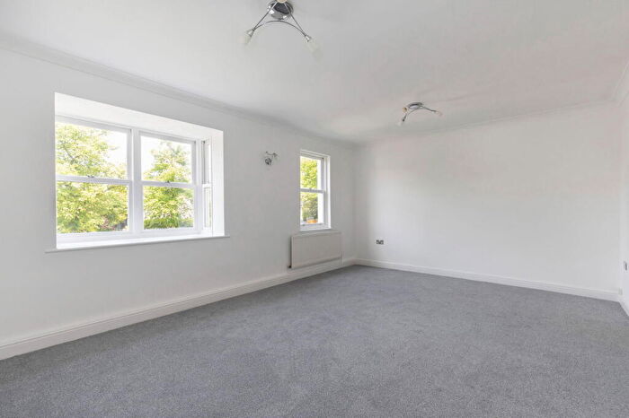 2 Bedroom Flat For Sale In Eltham Lawn, Queens Road, Cheltenham, GL50