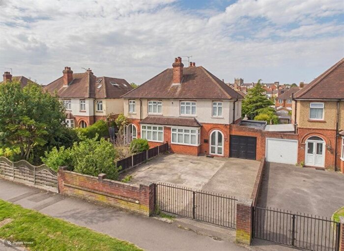 3 Bedroom Semi-Detached House For Sale In St. Michaels Road, Tilehurst, Reading, RG30