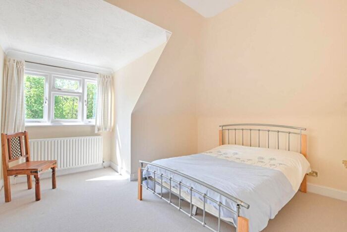 2 Bedroom Flat For Sale In Chatsworth Road, Mapesbury Estate, London, NW2
