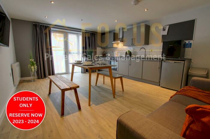 2 Bedroom Town House To Rent In Clarendon Park Road, Leicester, LE2