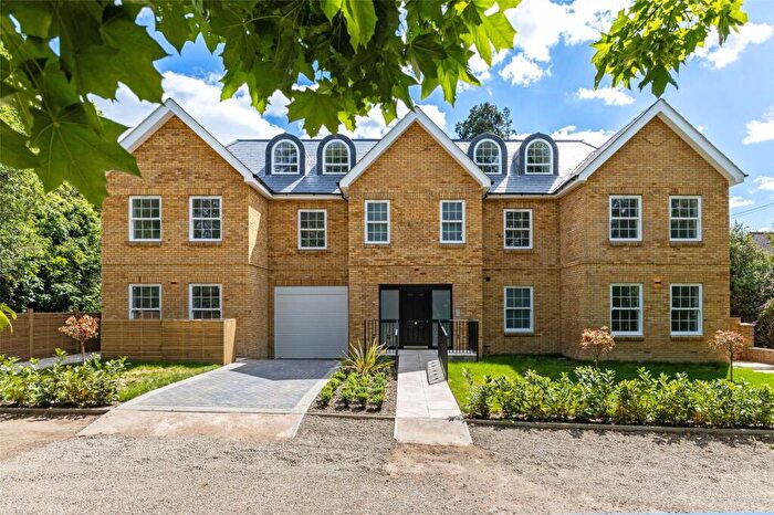 3 Bedroom Penthouse For Sale In Green Lane, Cobham, Surrey, KT11