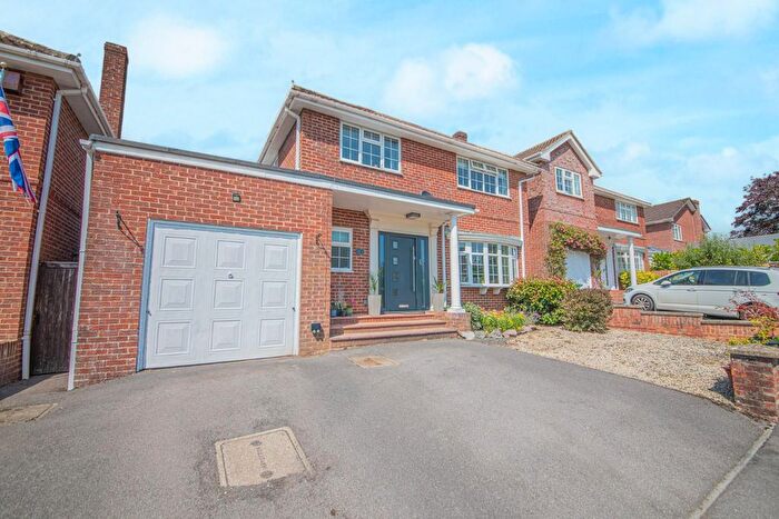 4 Bedroom Detached House For Sale In Cedar Wood Close, Fair Oak, Eastleigh, SO50