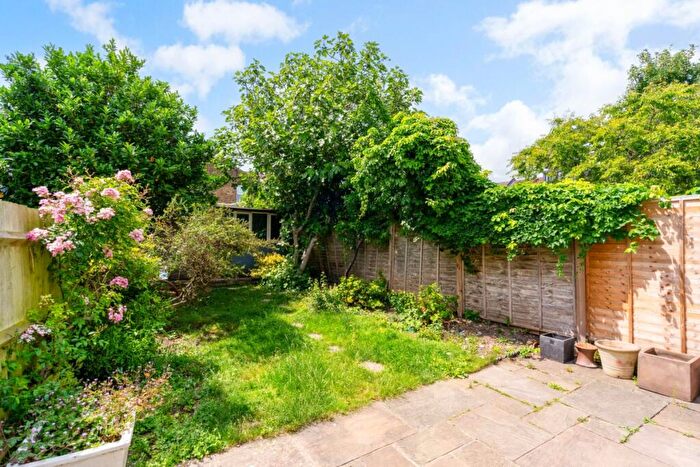 2 Bedroom Flat To Rent In Linden Avenue London, NW10