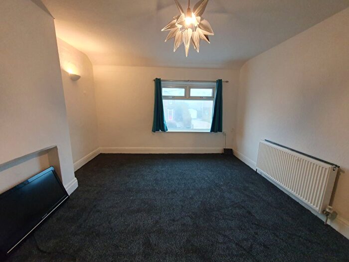 2 Bedroom Flat To Rent In Torre Road, Bradford, BD6