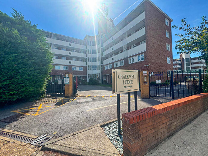 2 Bedroom Maisonette For Sale In London Road, Westcliff-On-Sea, SS0
