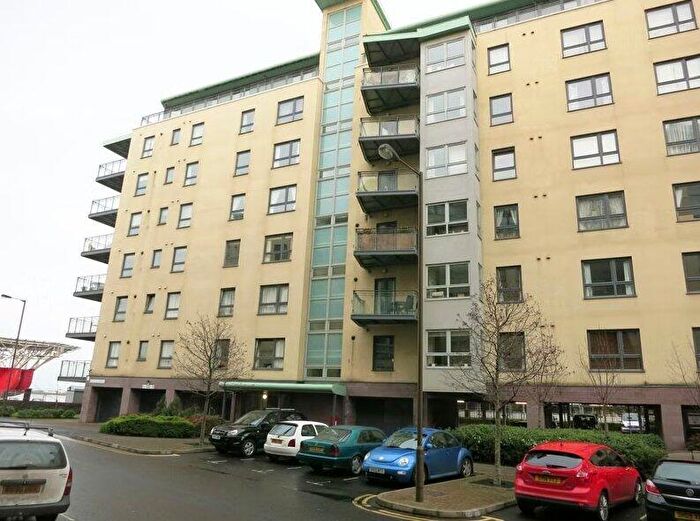 2 Bedroom Flat To Rent In Portland Gardens, Edinburgh, Midlothian, EH6
