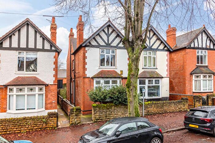 3 Bedroom Semi Detached House To Rent In Rolleston Drive, Lenton, NG7