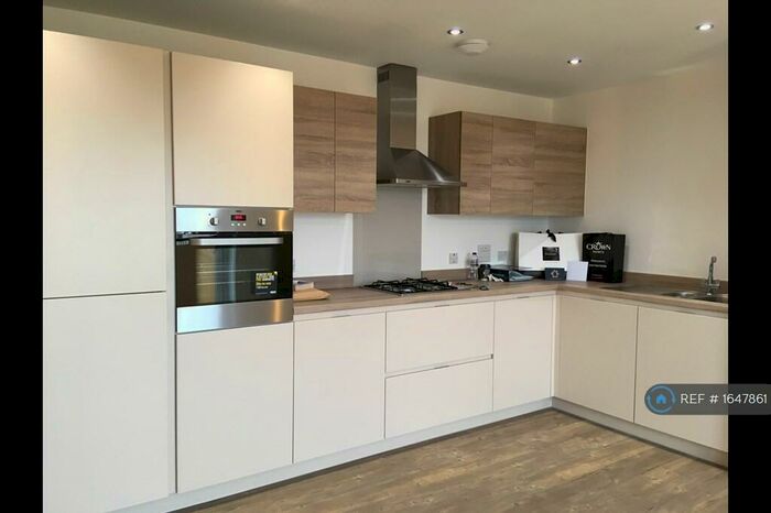 2 Bedroom Flat To Rent In London, London, IG11