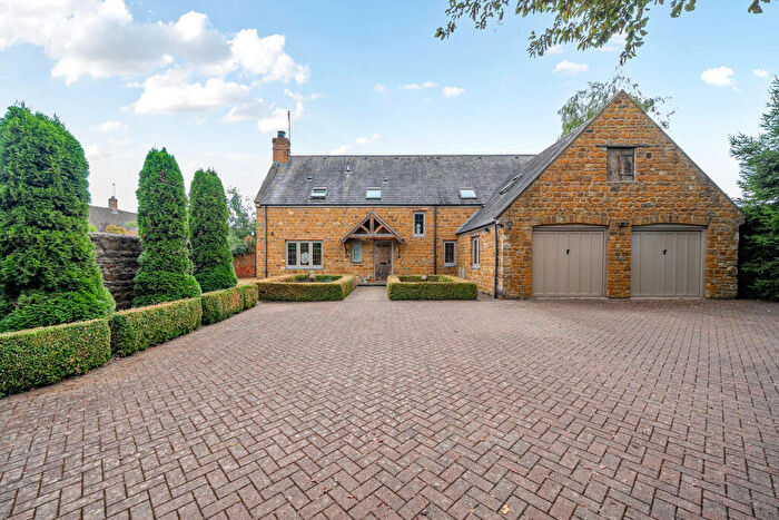 5 Bedroom Detached House For Sale In Church Street, Bloxham, OX15