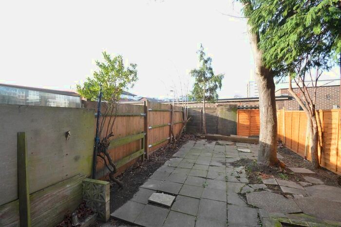 3 Bedroom Flat To Rent In Pownall Road, London Fields, E8