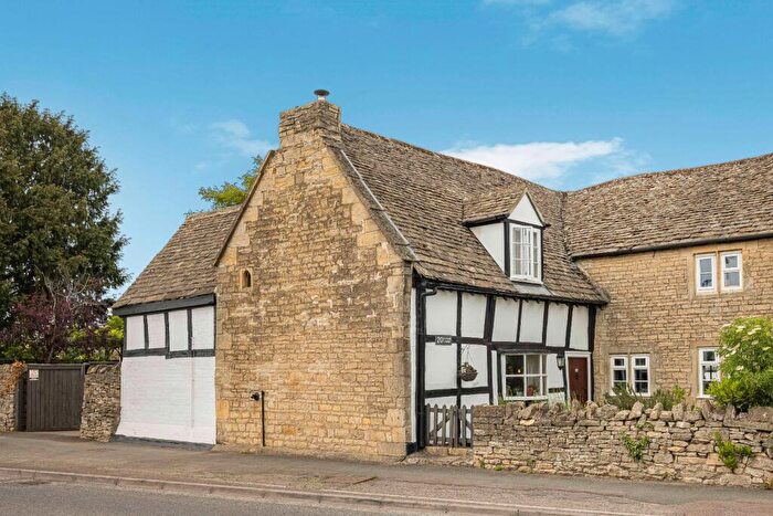 3 Bedroom Cottage For Sale In Evesham Road, Bishops Cleeve, GL52