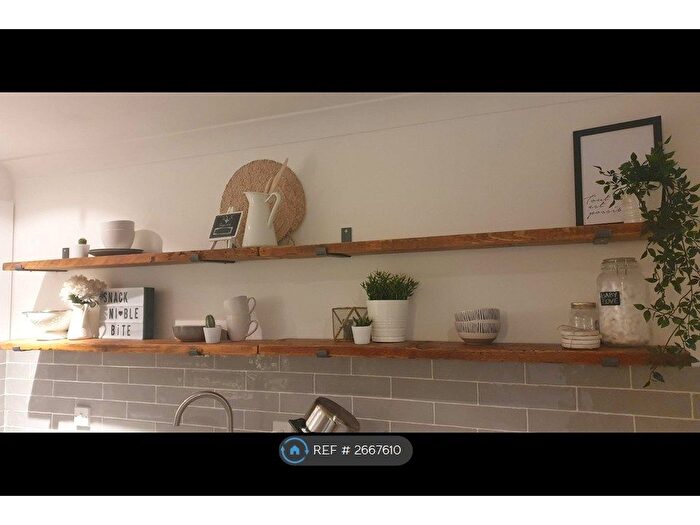 2 Bedroom Flat To Rent In Holly Lodge, Nottingham, NG2