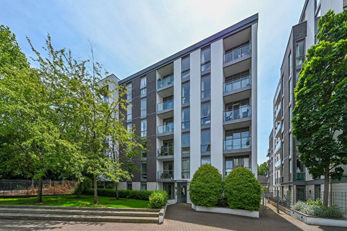 2 Bedroom Flat For Sale In Firestone House, Brentford, TW8