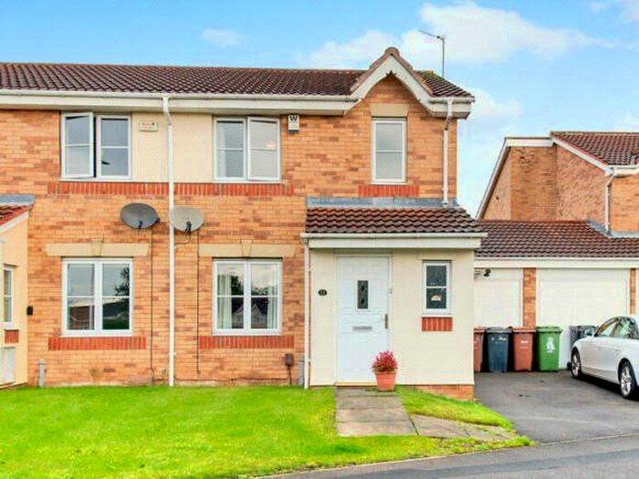 3 Bedroom Semi-Detached House To Rent In Oakham Way, Leeds, West Yorkshire, LS9