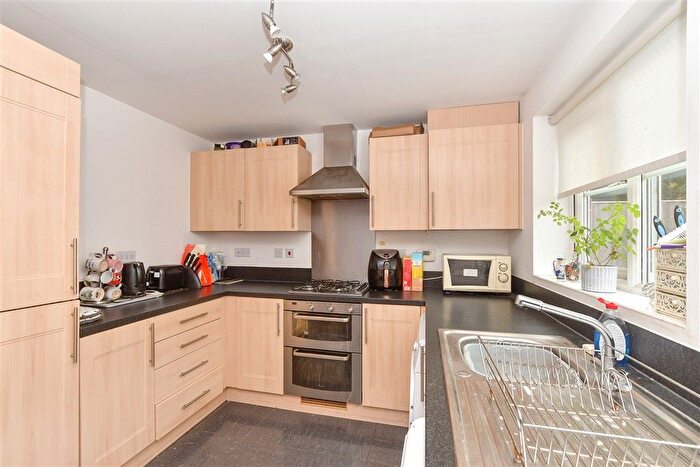 3 Bedroom End Terrace House For Sale In Cantium Place, Snodland, Kent, ME6