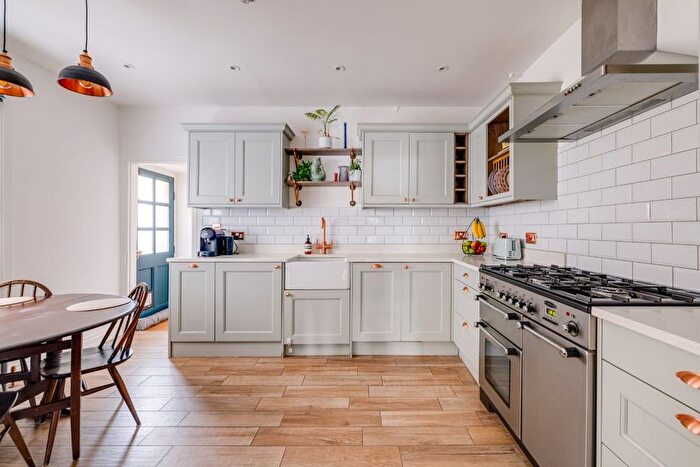 2 Bedroom Maisonette For Sale In North Worple Way, SW14