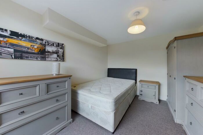 5 Bedroom House To Rent In Moore Street, Northampton, NN2