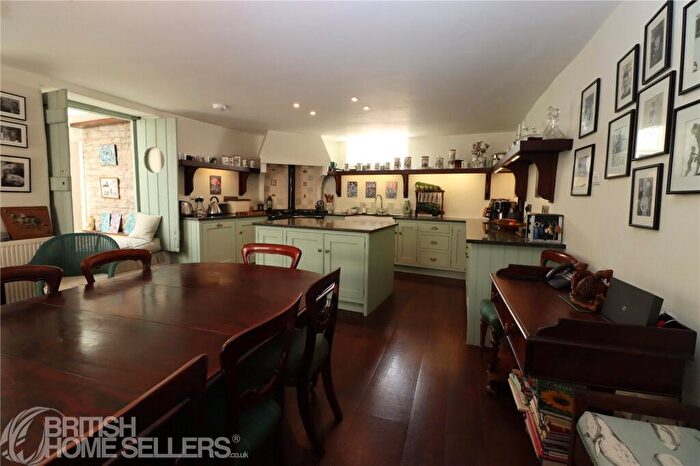 4 Bedroom House For Sale In High Street, Swanage, Dorset, BH19 - Photo 2