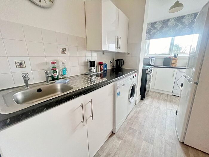 1 Bedroom Flat For Sale In Park Road, Bexhill On Sea, TN39