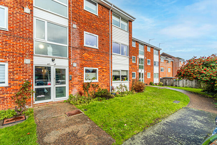 2 Bedroom Apartment To Rent In Cedar Court, St Albans, Herts, AL4