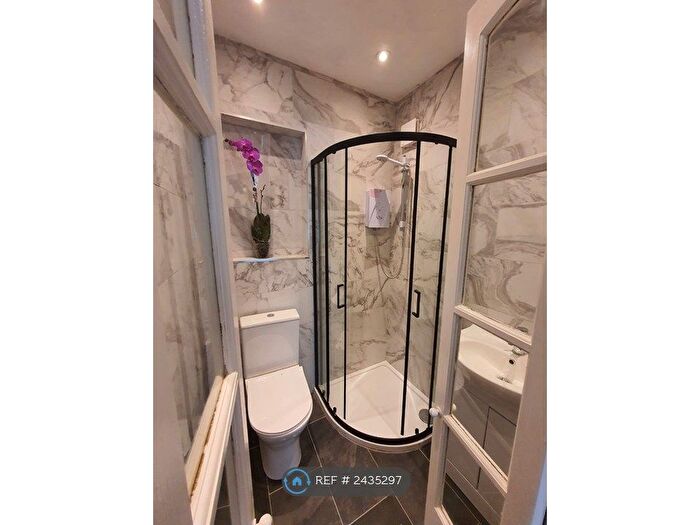 1 Bedroom Flat To Rent In Whitchurch Avenue, Edgware, HA8