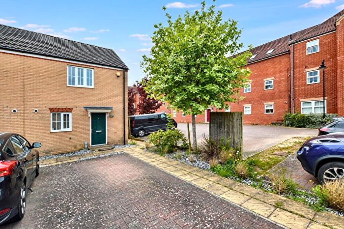 2 Bedroom Semi-Detached House To Rent In Ascot Close, Bourne, PE10