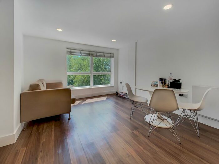 1 Bedroom Flat To Rent In Market Road, London, N7