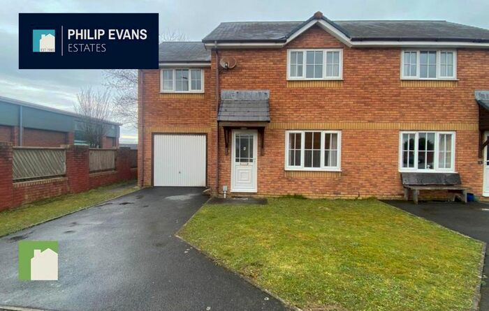 3 Bedroom Semi-Detached House To Rent In Clos Ceitho, Aberystwyth, SY23