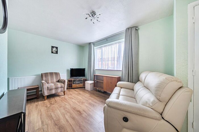 2 Bedroom End Of Terrace House For Sale In Cranbrook Close, Bromley, BR2