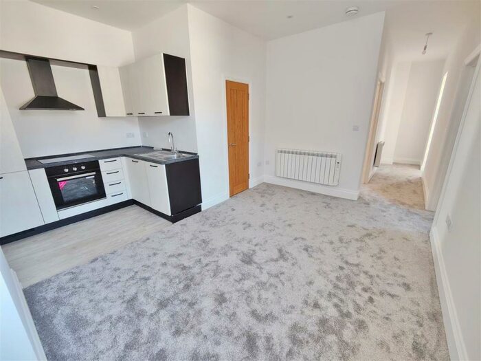 1 Bedroom Flat To Rent In London Road, Westcliff-On-Sea, SS0