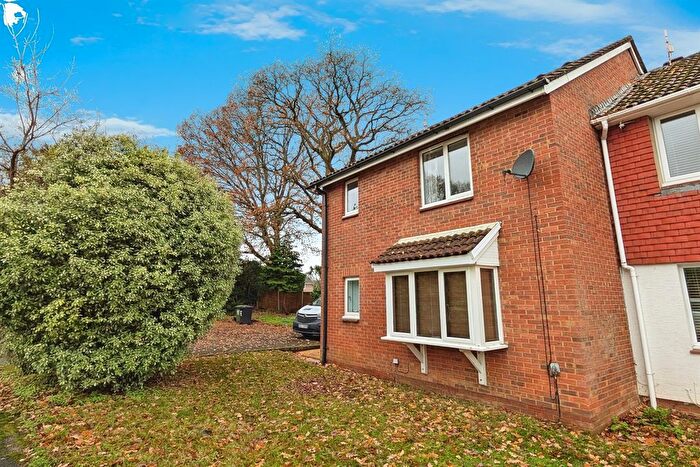 2 Bedroom Terraced House To Rent In Torridge Gardens, SO18