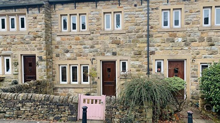4 Bedroom Mews To Rent In Highstones Gardens, Hope Street, Glossop, SK13