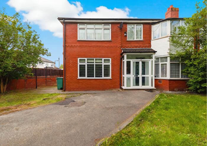 5 Bedroom Semi-Detached House For Sale In Bury Old Road, Prestwich, M25