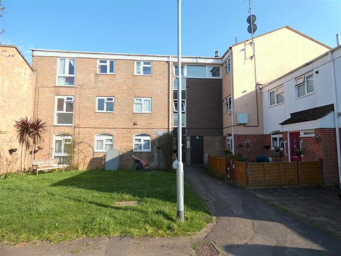 2 Bedroom Flat To Rent In Pentland Road, Slough, SL2