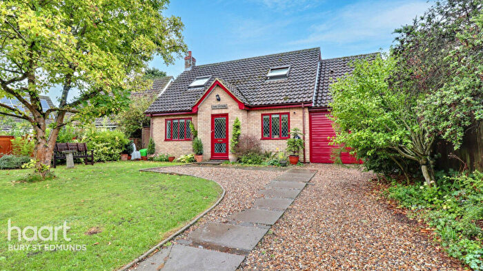 2 Bedroom Chalet For Sale In Kingshall Street, Rougham, Bury St Edmunds, IP30