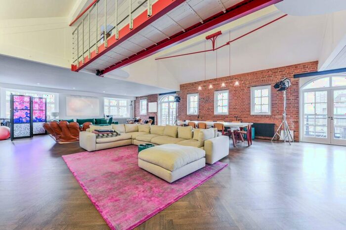 3 Bedroom Flat To Rent In Battersea High Street, Battersea, London, SW11