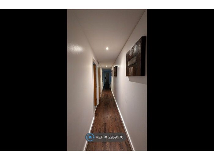 2 Bedroom Flat To Rent In Barrier Point Road, London, E16