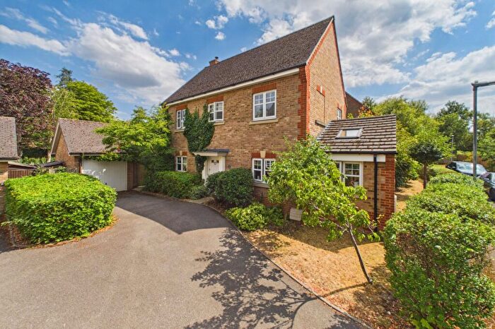 4 Bedroom Detached House For Sale In The Limes, Hayley Green, Warfield, Bracknell, RG42