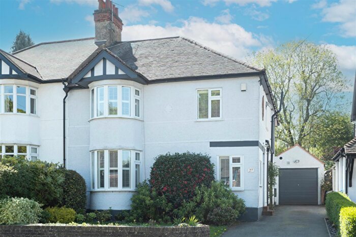 4 Bedroom Semi Detached House For Sale In Mount Crescent, Warley, Brentwood, CM14