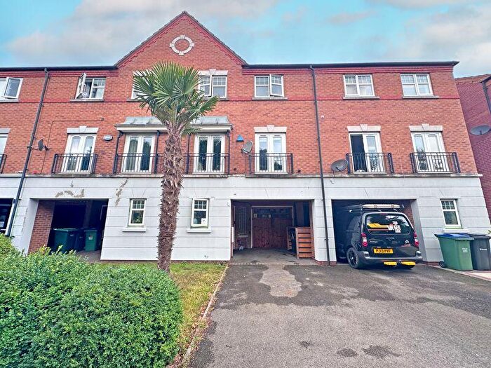 5 Bedroom Town House For Sale In Oxford Way, Tipton, DY4