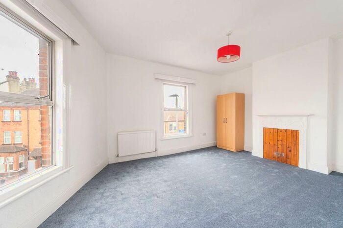4 Bedroom Flat To Rent In Mitcham Road, Tooting, London, SW17