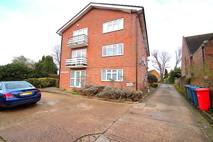 2 Bedroom Flat To Rent In Elm Park Road, Pinner, HA5